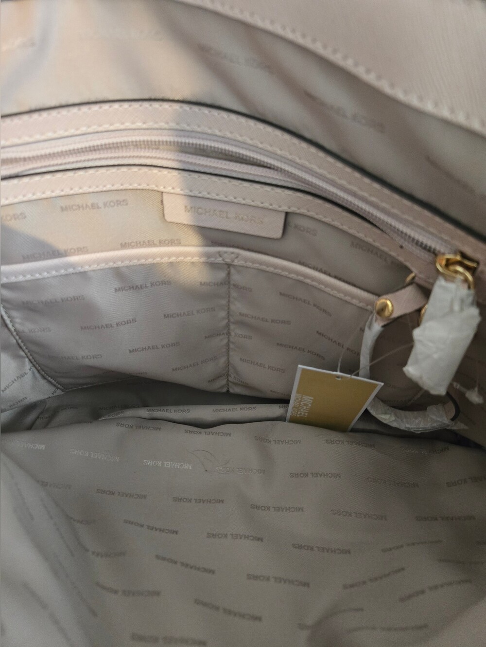 Michael Kors Voyager saffiano Bag. EUC with Tag - Picture 7 of 10